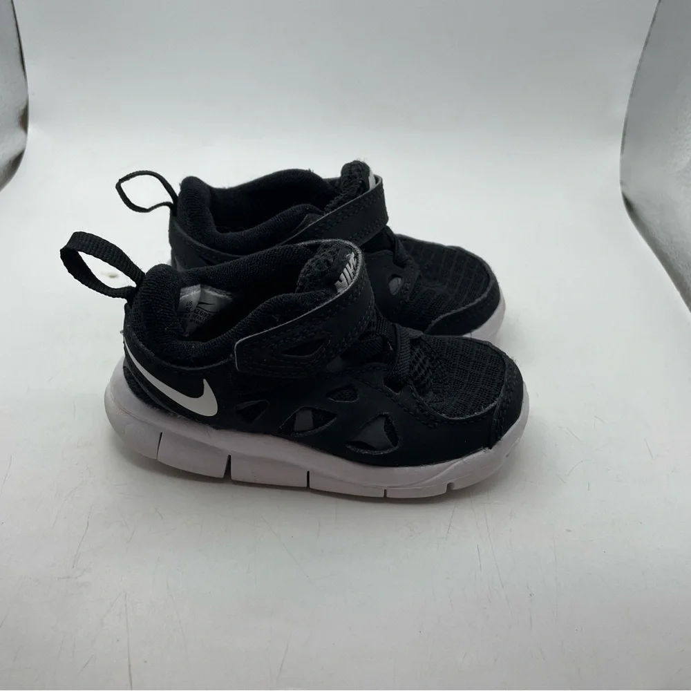 Nike Free Run 2 babies black suede sneakers size 5C